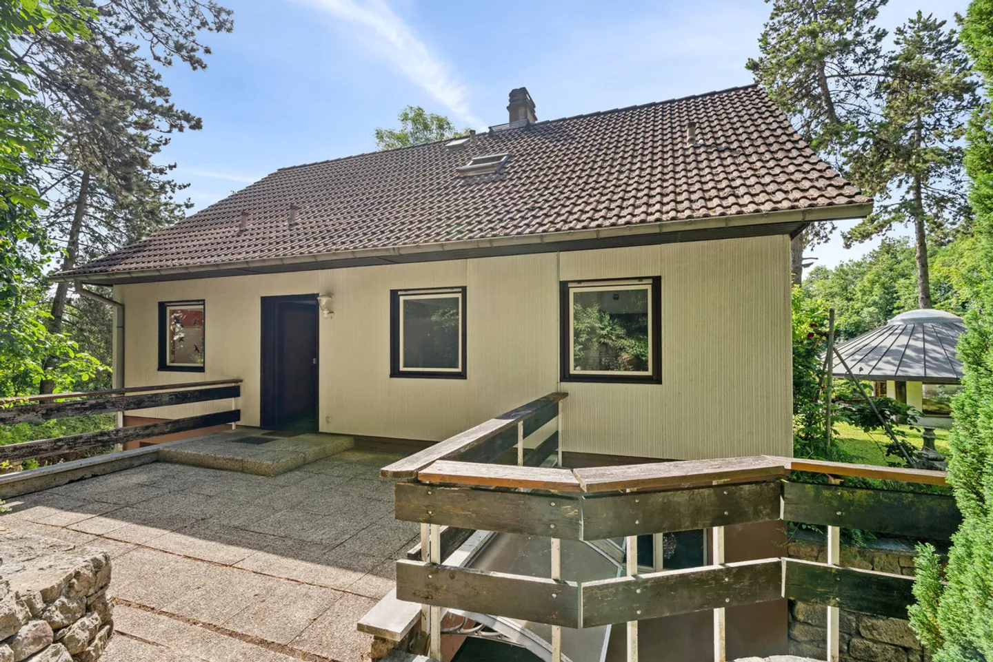 An exceptional property combining nature, forest, and urban proximity - Photo 9 of 14