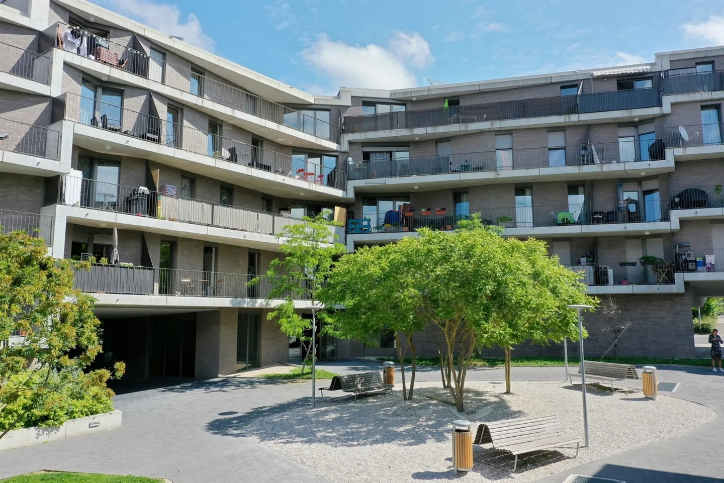 In einem zeitgenössischen Gebäude - Foto 1 von 2