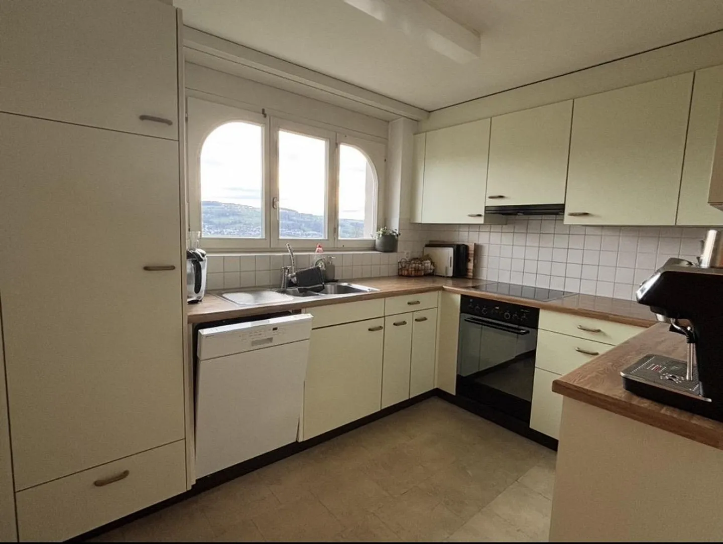 Camera in condivisione in un ambiente tranquillo - Foto 2 di 5