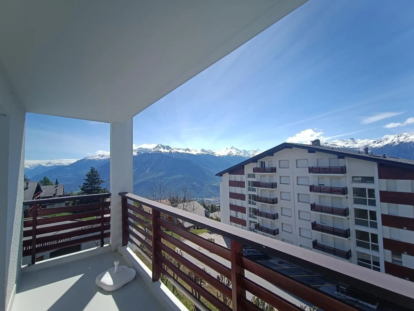 Appartement rénové avec vue alpine - Photo 3 sur 8
