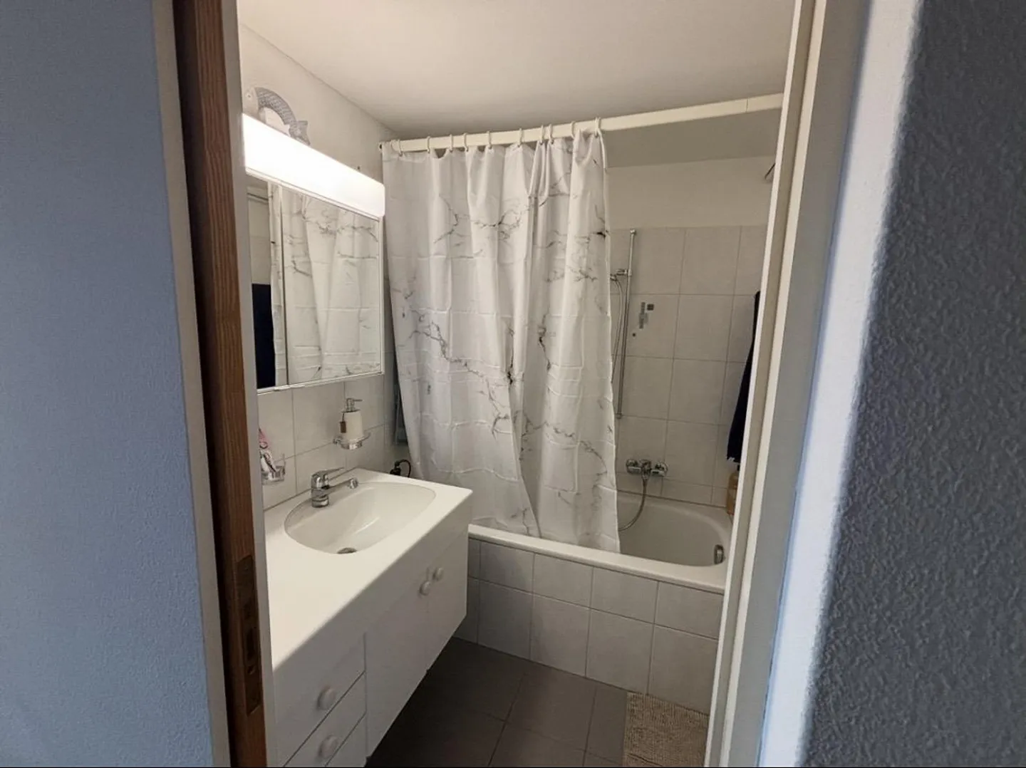 Camera in condivisione in un ambiente tranquillo - Foto 4 di 5