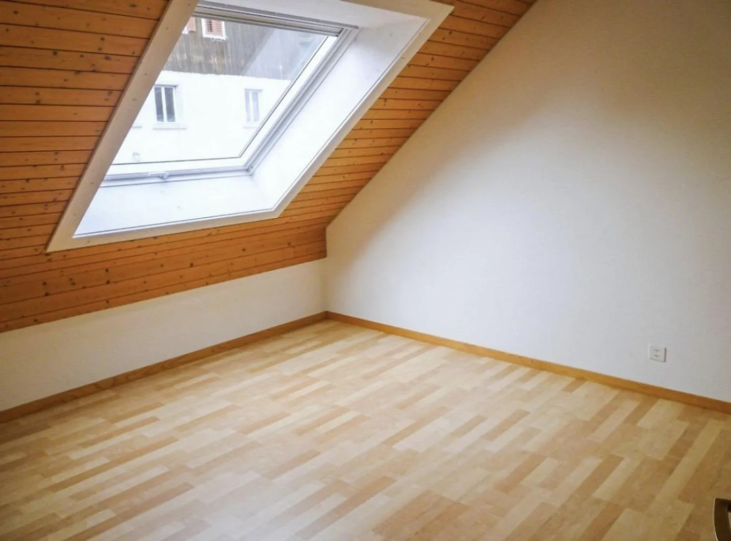 Camera in condivisione in un ambiente tranquillo - Foto 5 di 5