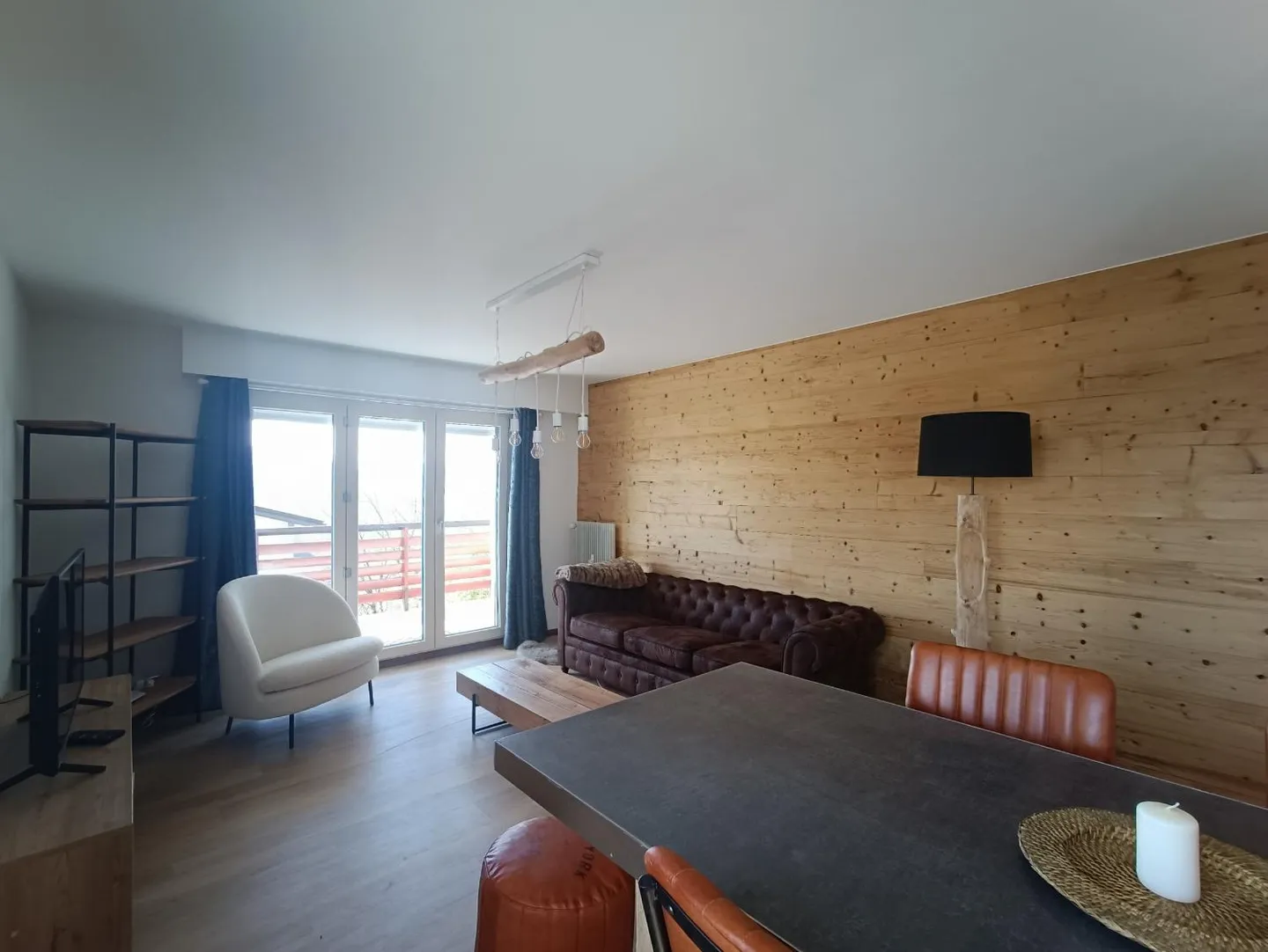 Appartement rénové avec vue alpine - Photo 1 sur 8
