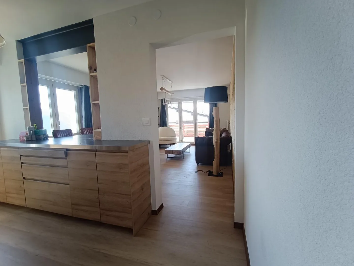 Appartement rénové avec vue alpine - Photo 2 sur 8