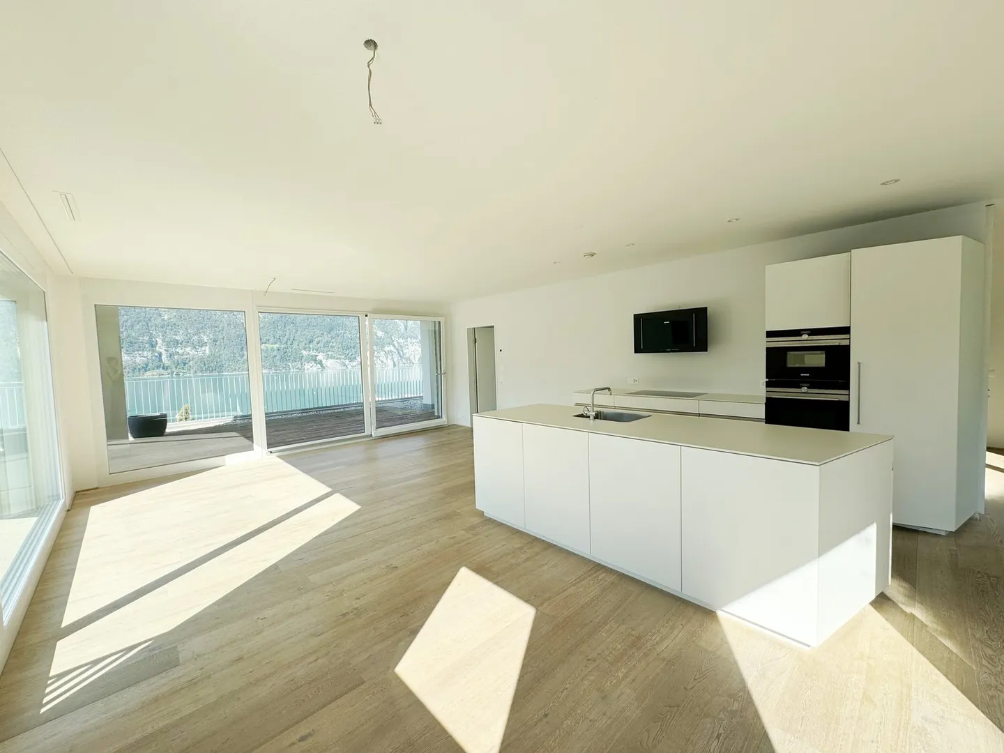 Moderno appartamento di 3,5 stanze con vista lago a Unterterzen - Foto 2 di 9