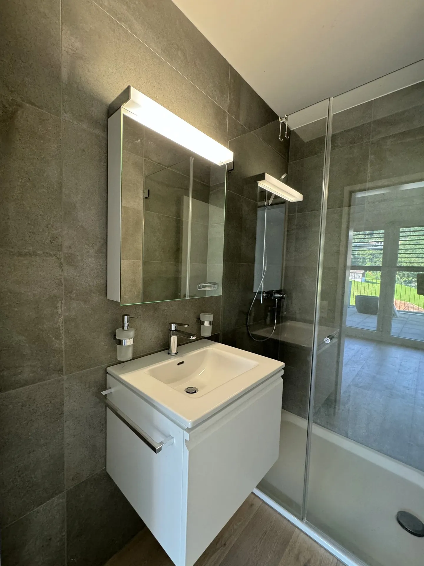 Moderno appartamento di 3,5 stanze con vista lago a Unterterzen - Foto 4 di 9