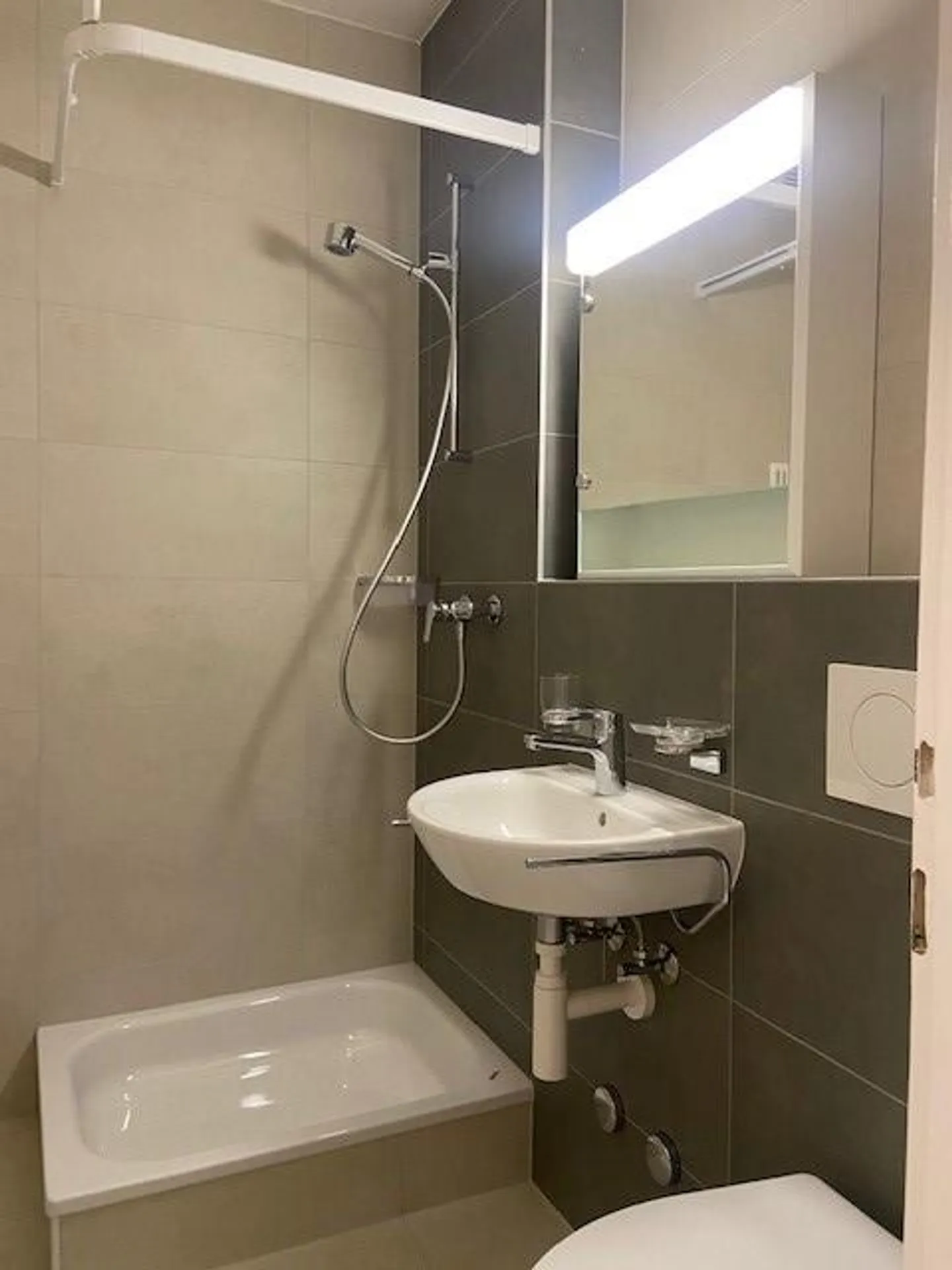 Renovated 1-room apartment on the ground floor - Photo 3 of 3