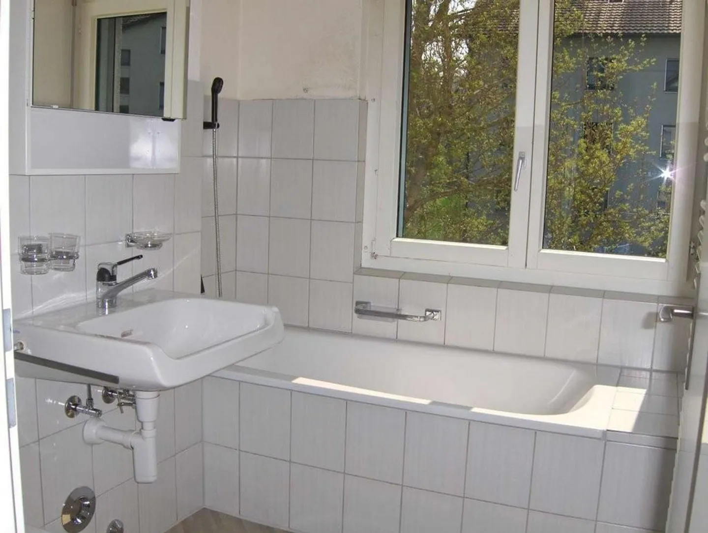 Appartement spacieux et lumineux dans un quartier familial - Photo 3 sur 5