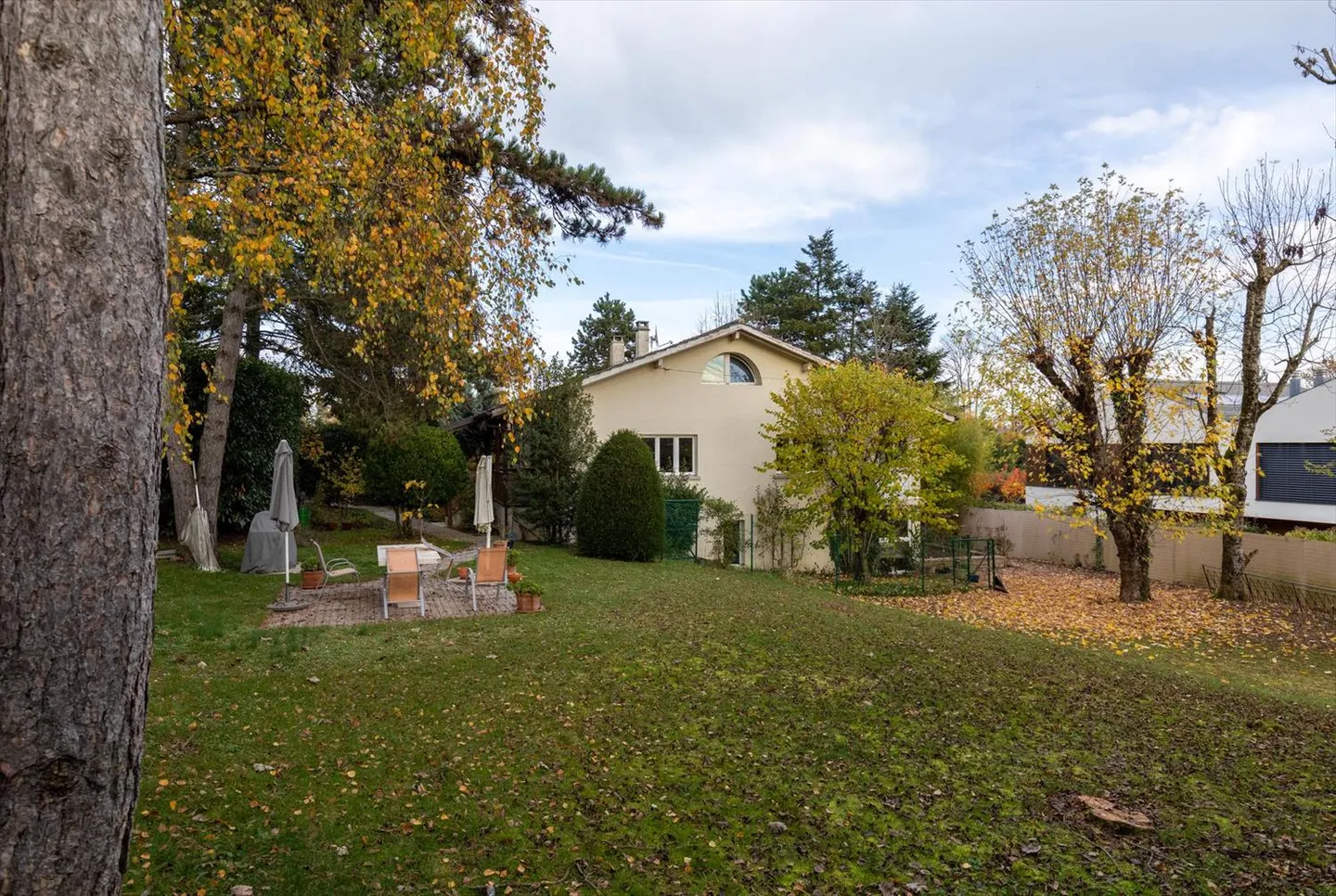 6-Zimmer-Haus - Foto 1 von 10