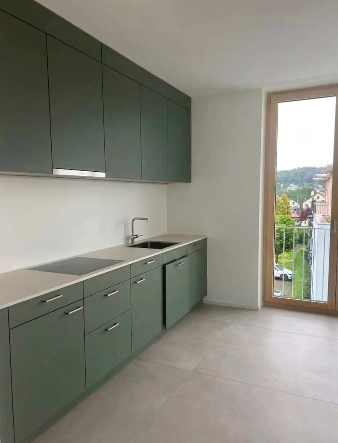 Appartamento moderno con balcone privato - Foto 3 di 12