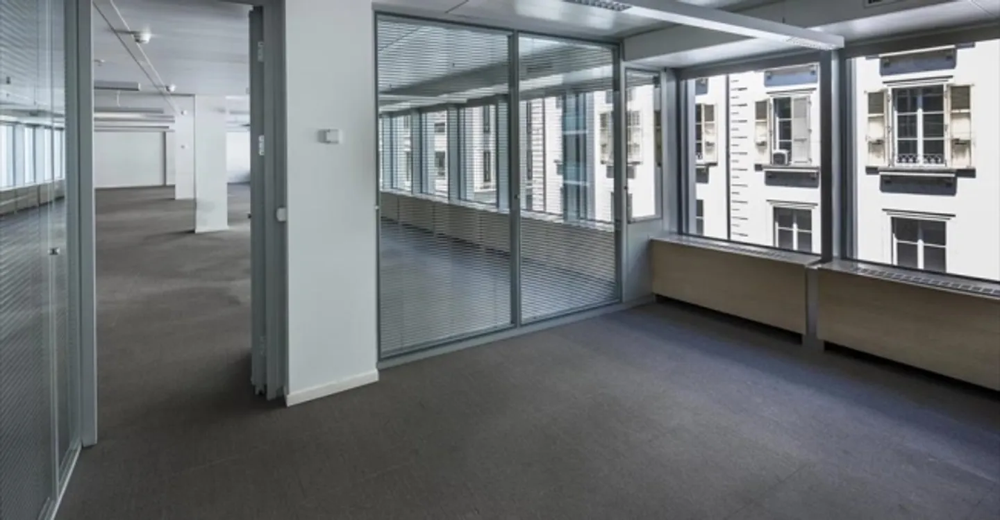 Office space for rent - Photo 1 of 10