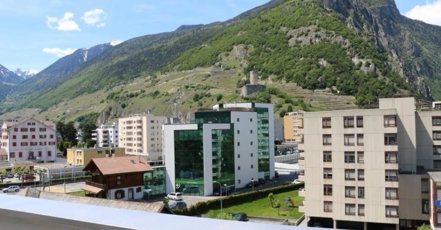 A louer à Martigny, à côté de la Gare, bel attique 2.5 pces - Photo 8 of 9