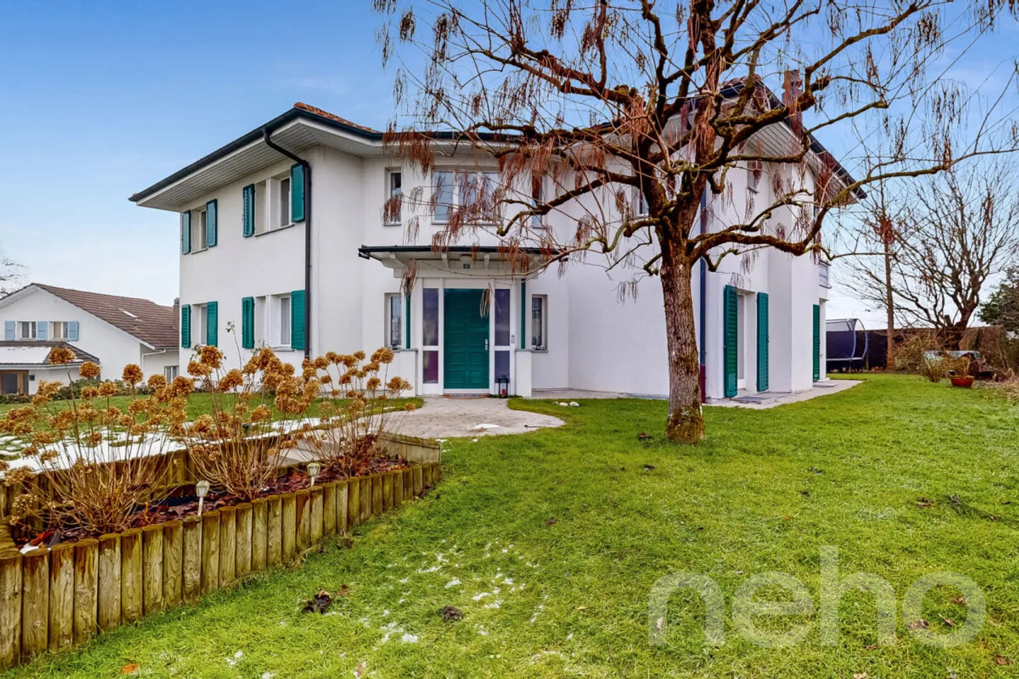 Casa unifamiliare ben tenuta con grande terreno - Foto 1 di 10