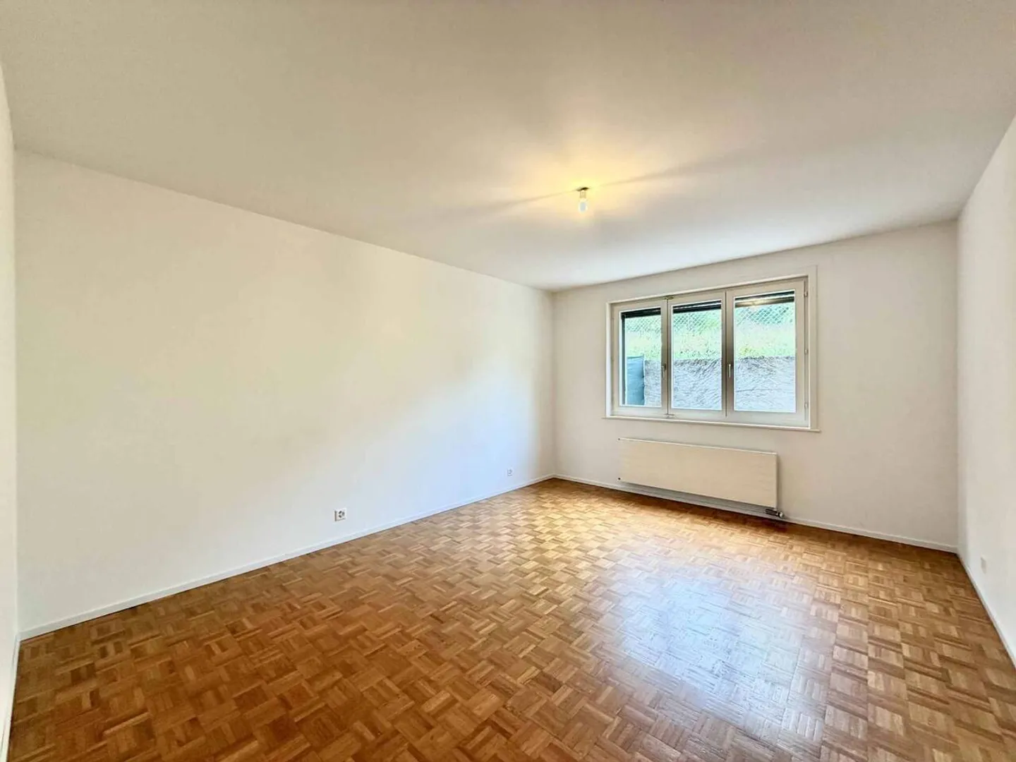 Appartement rénové avec terrasse - Photo 8 sur 13