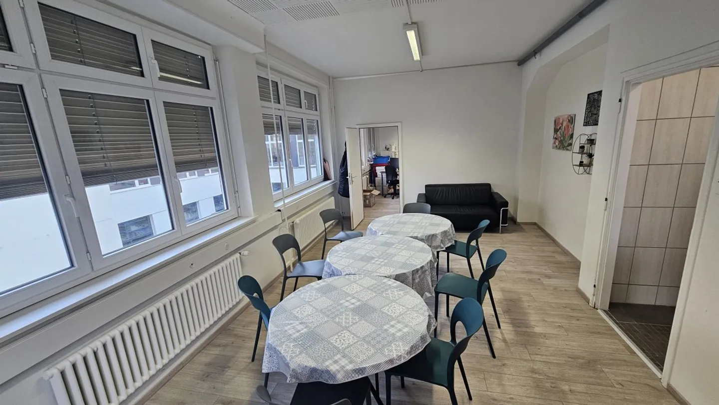 Espace Commercial Spacieux - Photo 8 sur 11