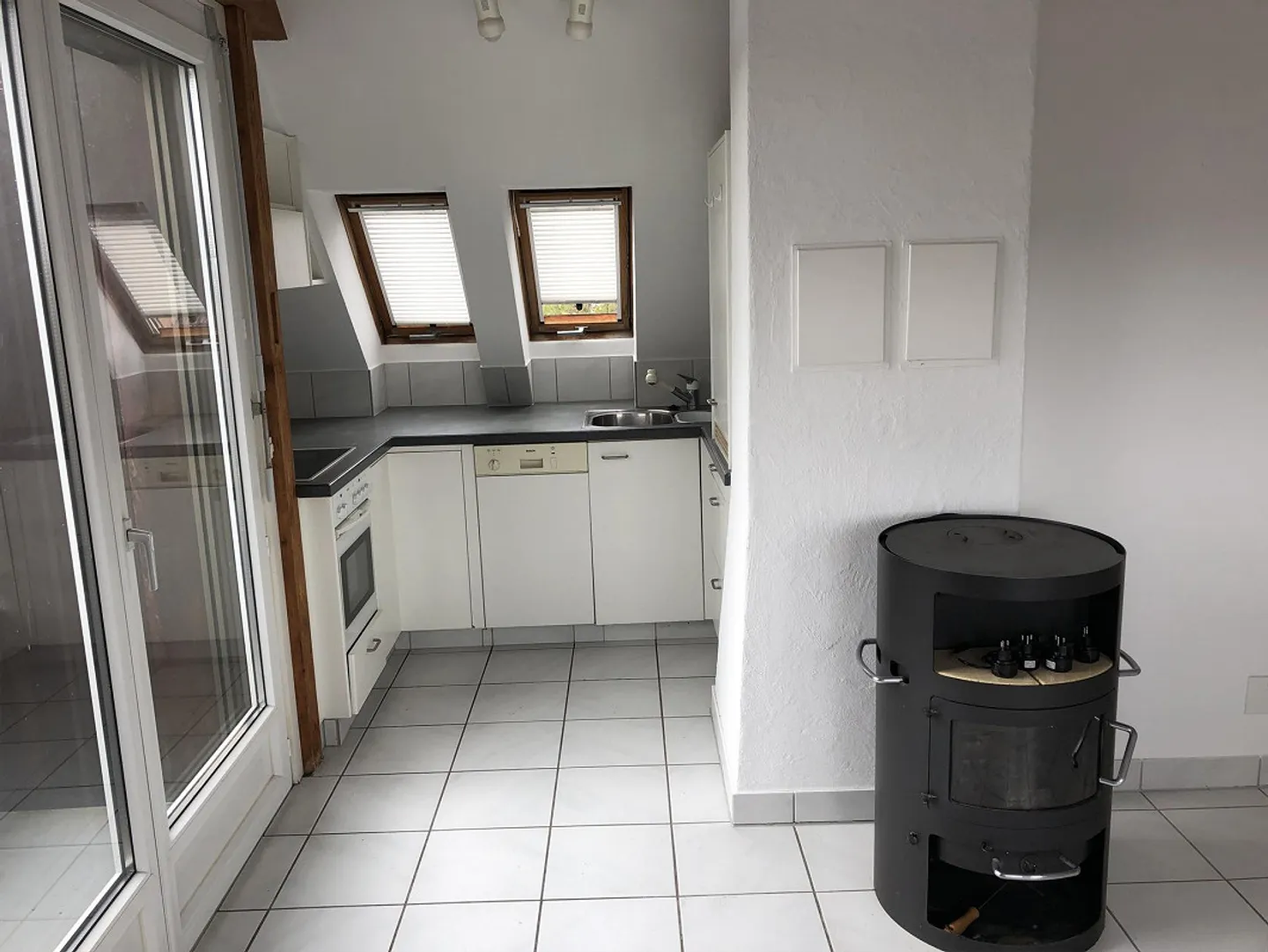 2 ½ Room Apartment - Photo 2 of 5