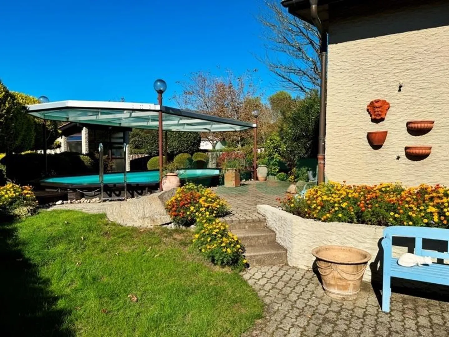Cozy single-storey villa with beautiful garden and pool - Photo 5 of 13