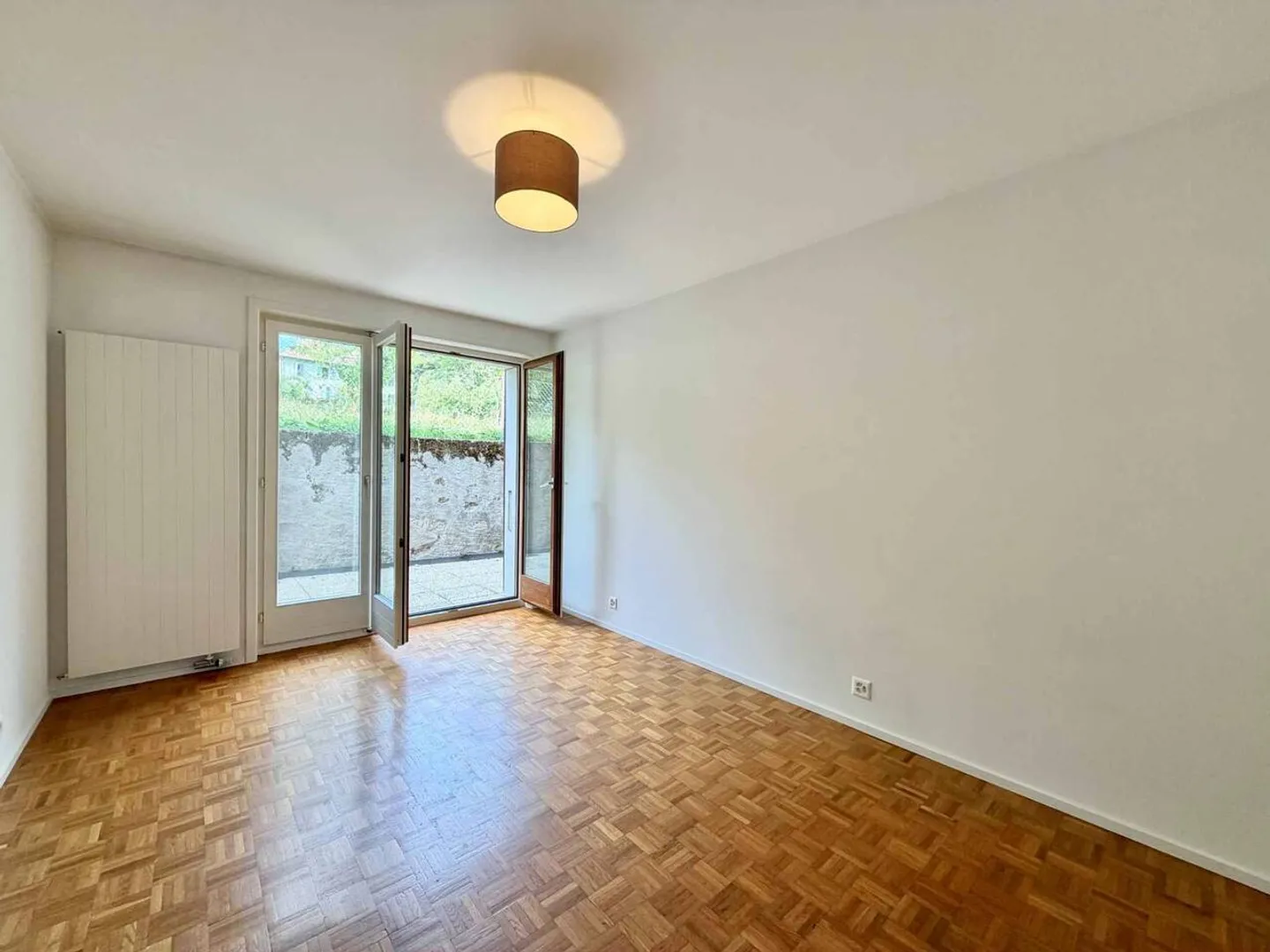 Appartement rénové avec terrasse - Photo 9 sur 13