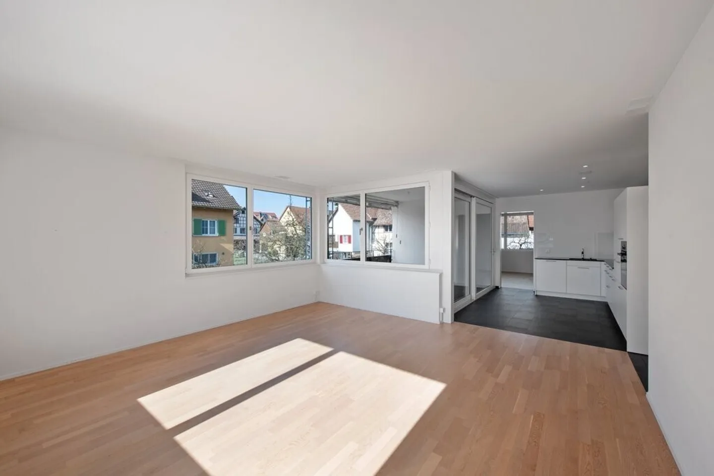 Beautiful apartment seeks new tenant - Photo 2 of 5