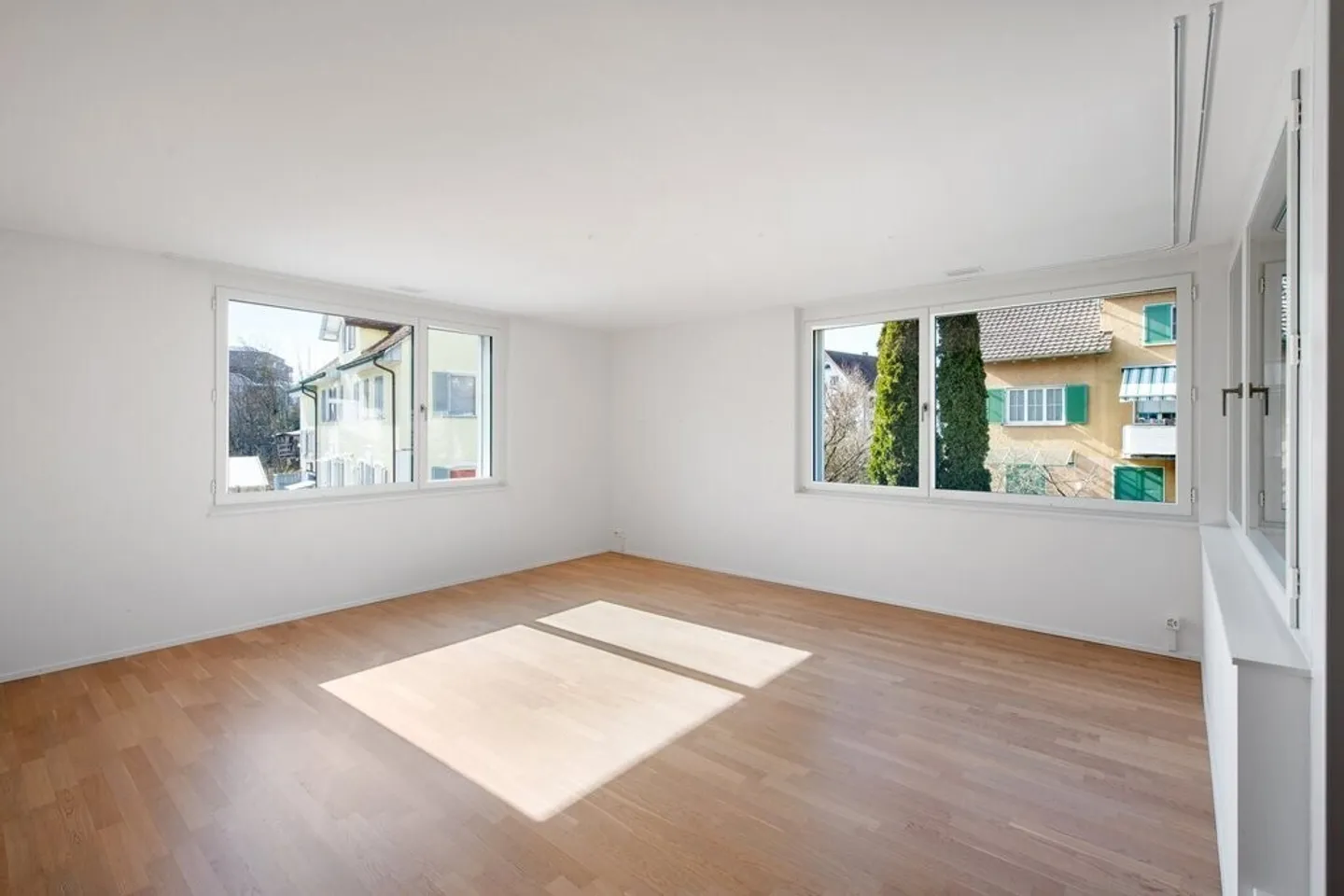 Beautiful apartment seeks new tenant - Photo 3 of 5