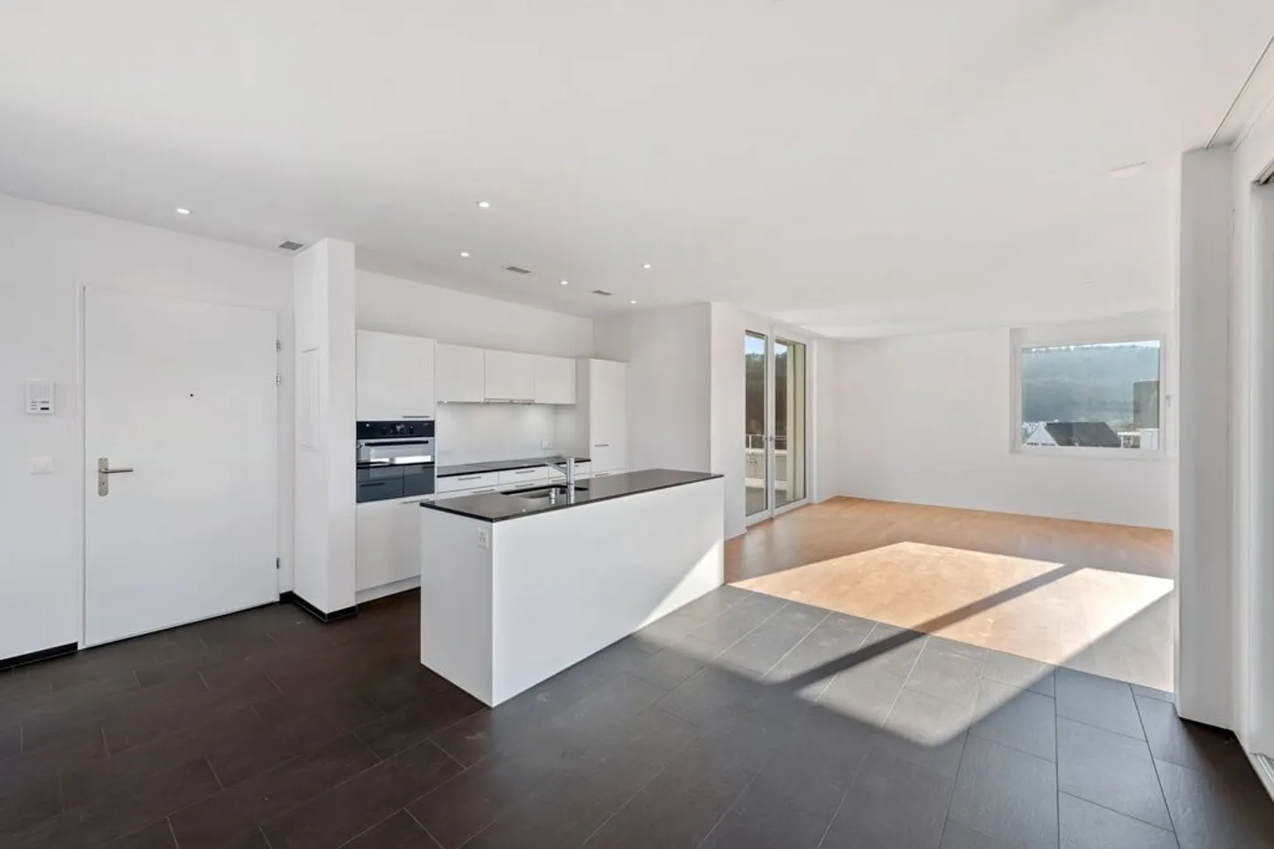 Beautiful apartment seeks new tenant - Photo 4 of 5