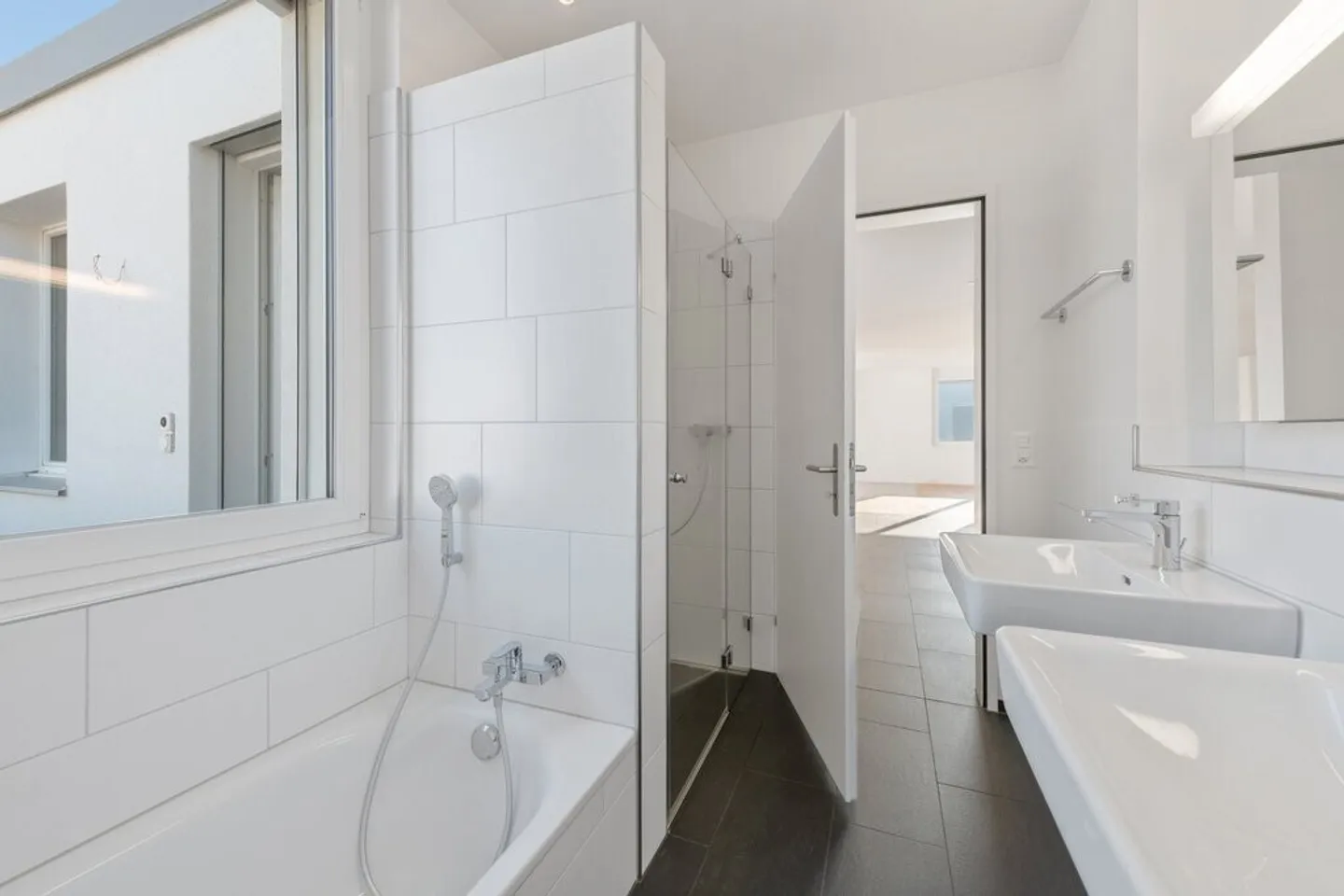 Beautiful apartment seeks new tenant - Photo 5 of 5