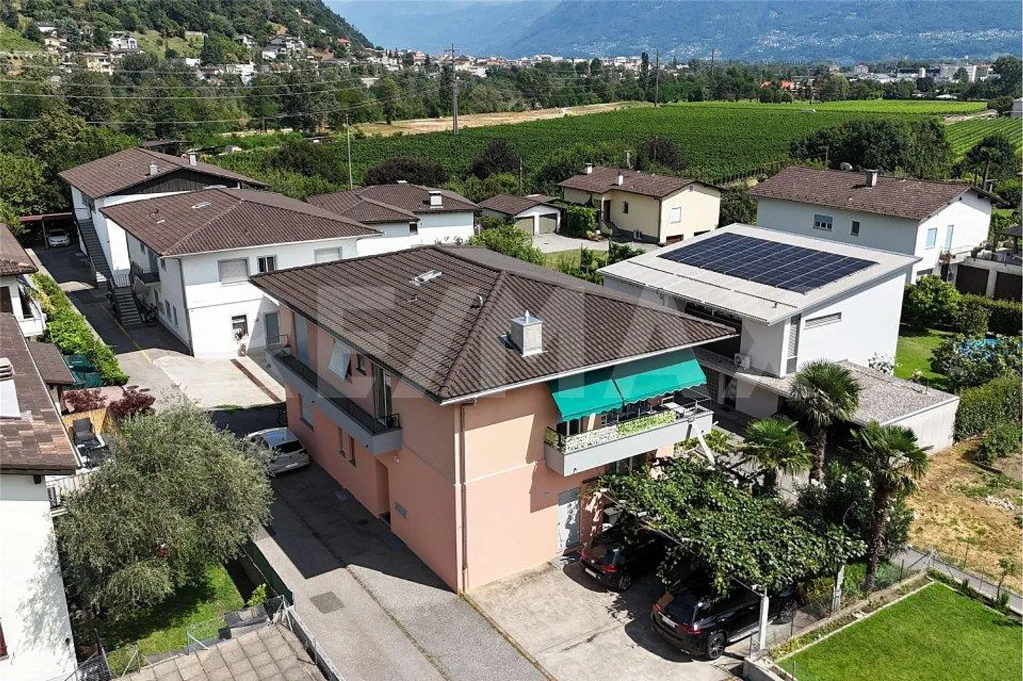 Multifunktionales Haus für Familien und Investoren - Foto 1 von 13