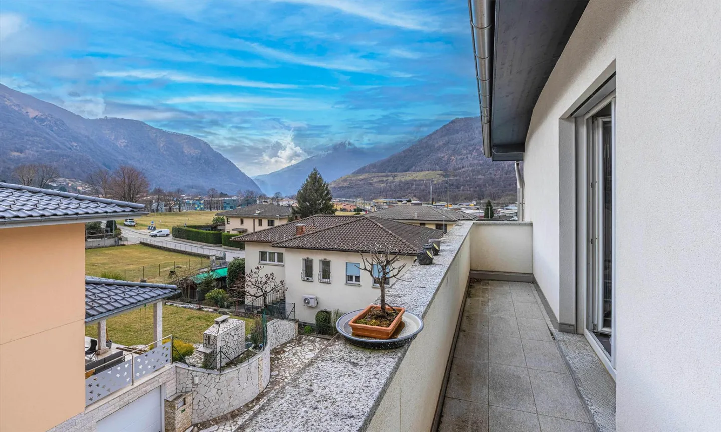 GROSSE INVESTITION - GEBÄUDE MIT 3 WOHNUNGEN IN BIRONICO - Foto 4 von 13