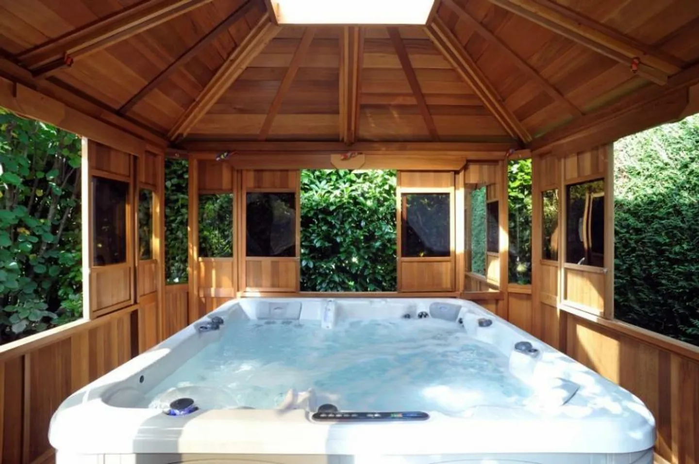 Chalet lussuoso dotato di domotica, spa, cabine armadio e grande garage - Foto 6 di 13