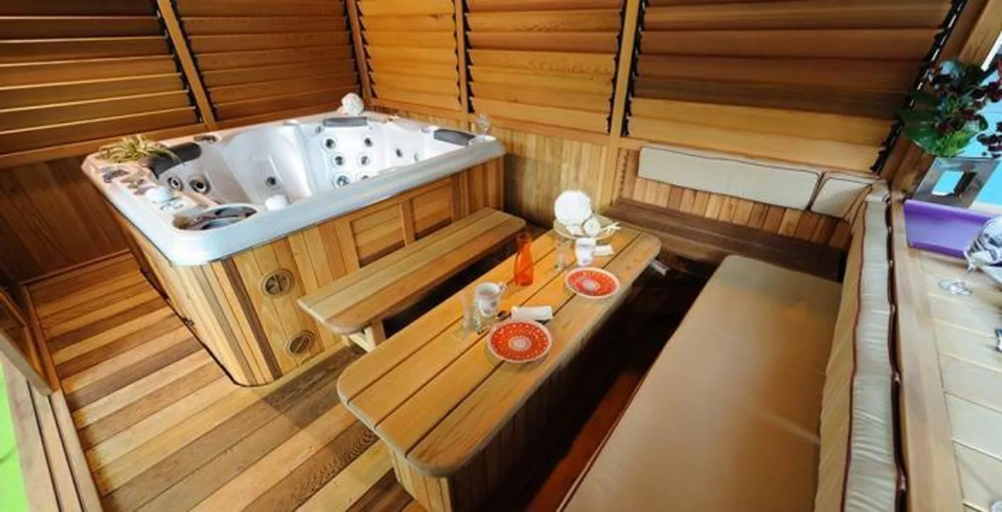 Chalet lussuoso dotato di domotica, spa, cabine armadio e grande garage - Foto 8 di 13