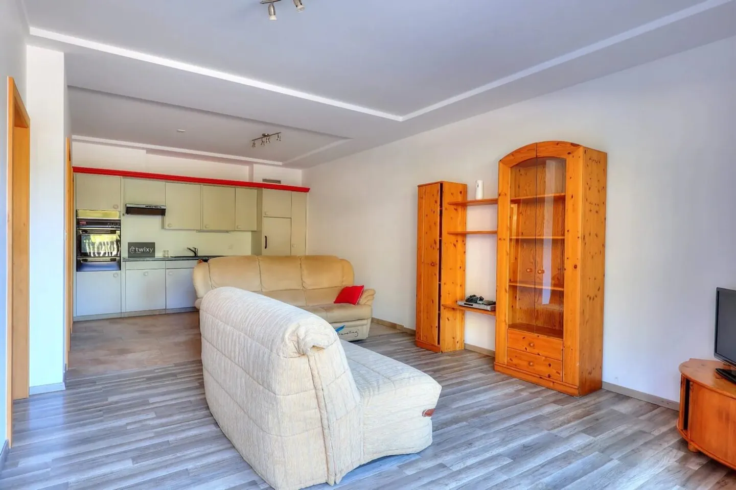 Bright 2.5-room apartment with unobstructed view, ideal for first-time buyers - Photo 3 of 8