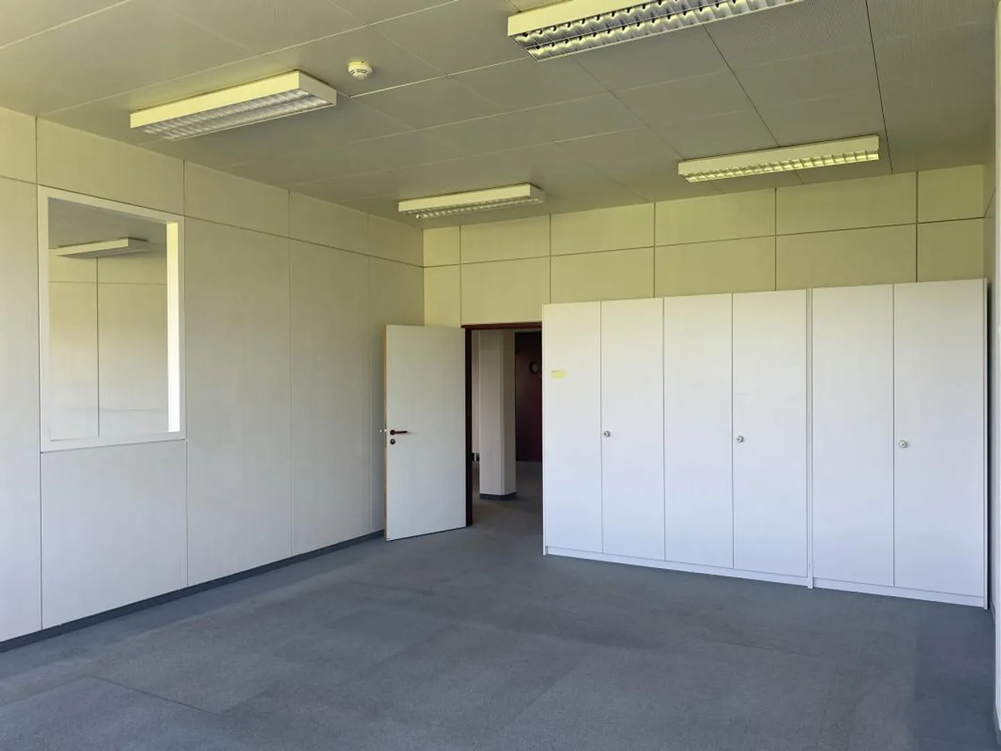 Spazio commerciale ampliato nel Westcenter SG (135 m2) - Foto 3 di 11