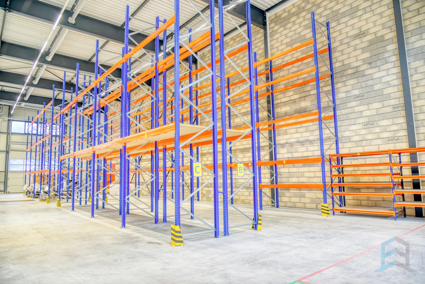 FOR RENT Modern and Fitted Industrial Hall in Daval (Sierre) - Photo 8 of 13