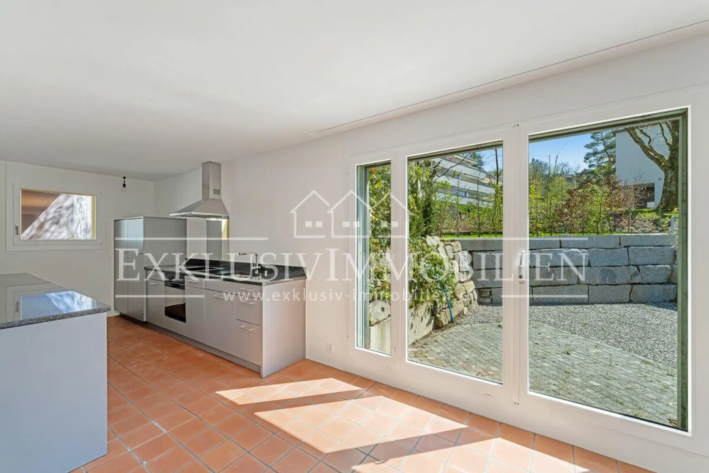 Living Without Borders: Flexible Floor Plan and a Garden to Fall in Love With - Photo 2 of 4