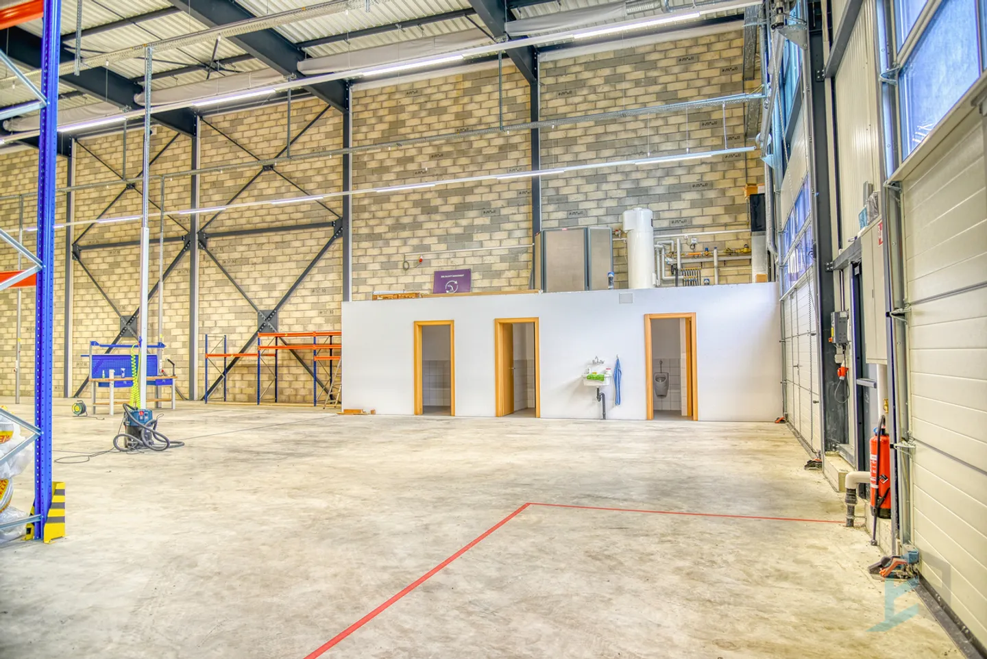 FOR RENT Modern and Fitted Industrial Hall in Daval (Sierre) - Photo 4 of 13