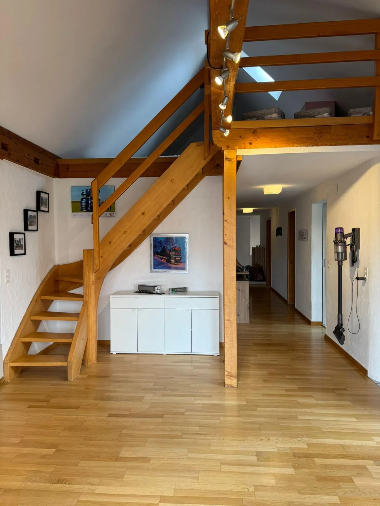 Spacious 4.5 Room Attic Apartment in Weier near Affoltern - Photo 2 of 14