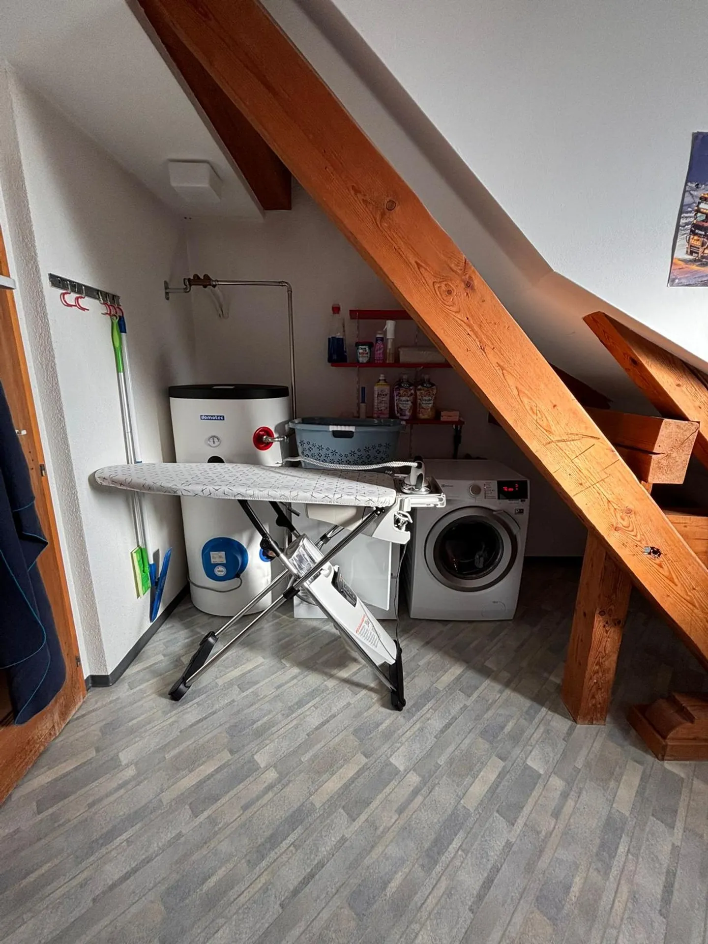 Spacious 4.5 Room Attic Apartment in Weier near Affoltern - Photo 7 of 14