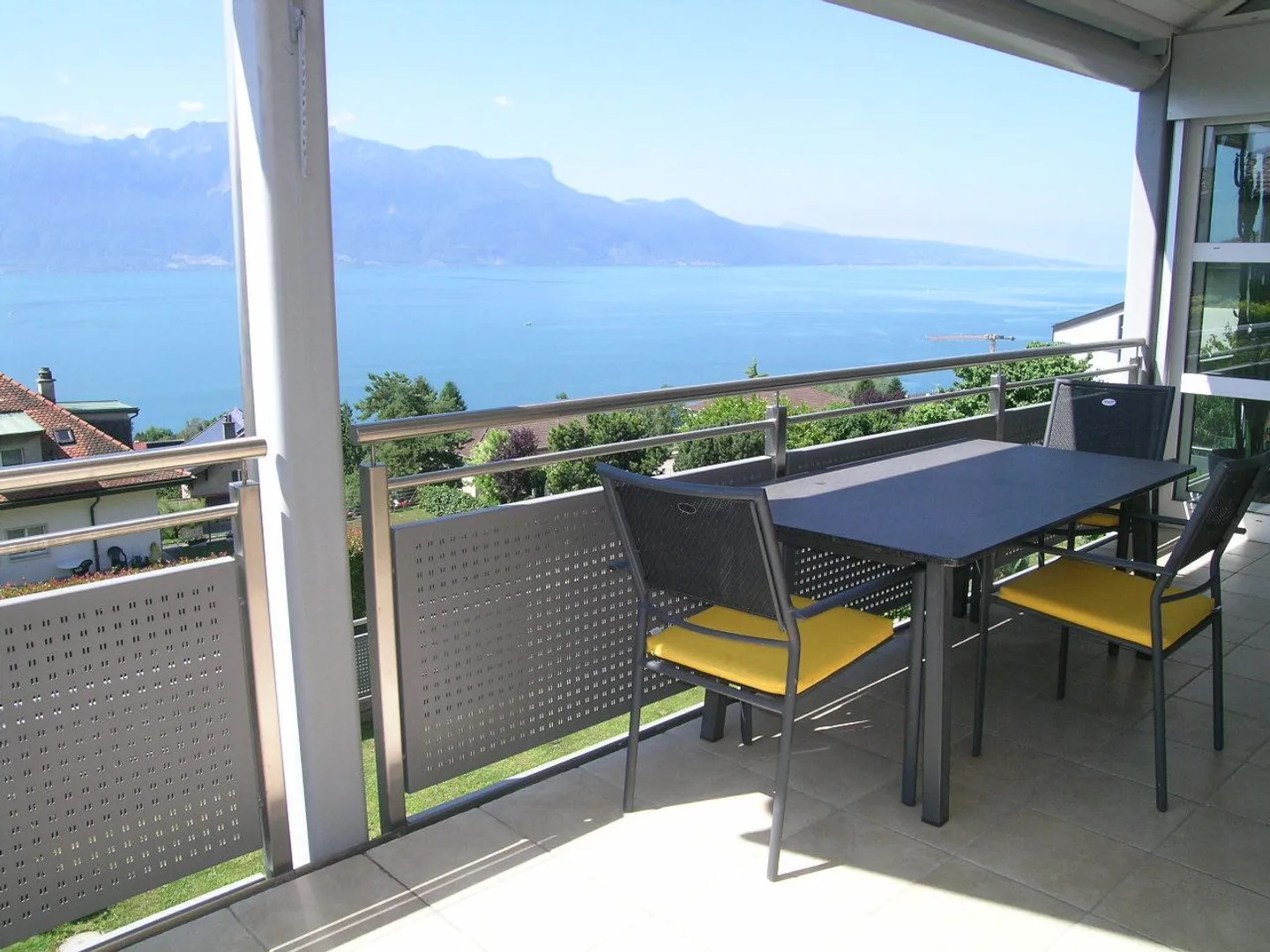 For sale in Corseaux, exceptional apartment of 7 rooms in triplex. - Photo 4 of 14