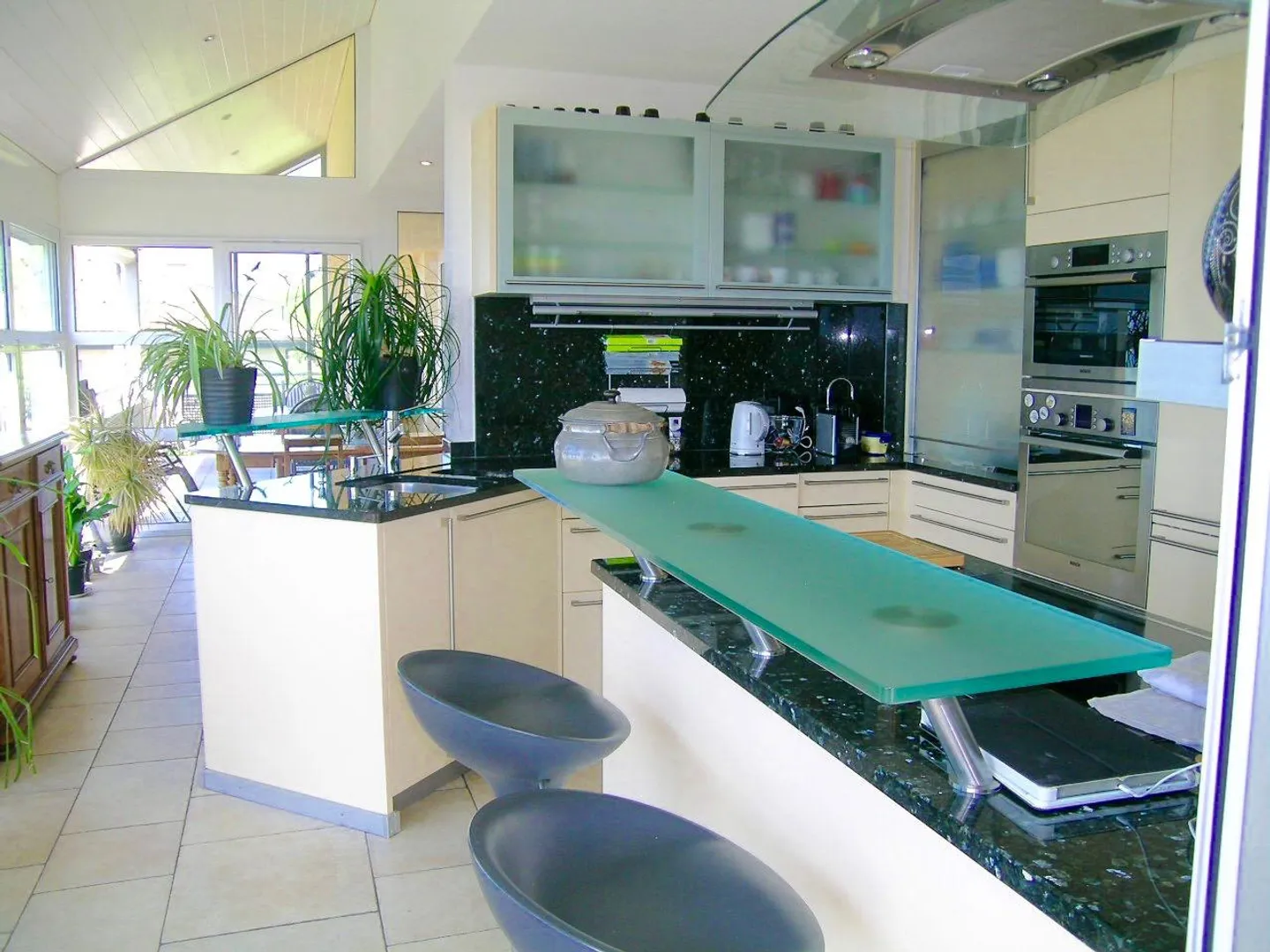 For sale in Corseaux, exceptional apartment of 7 rooms in triplex. - Photo 8 of 14