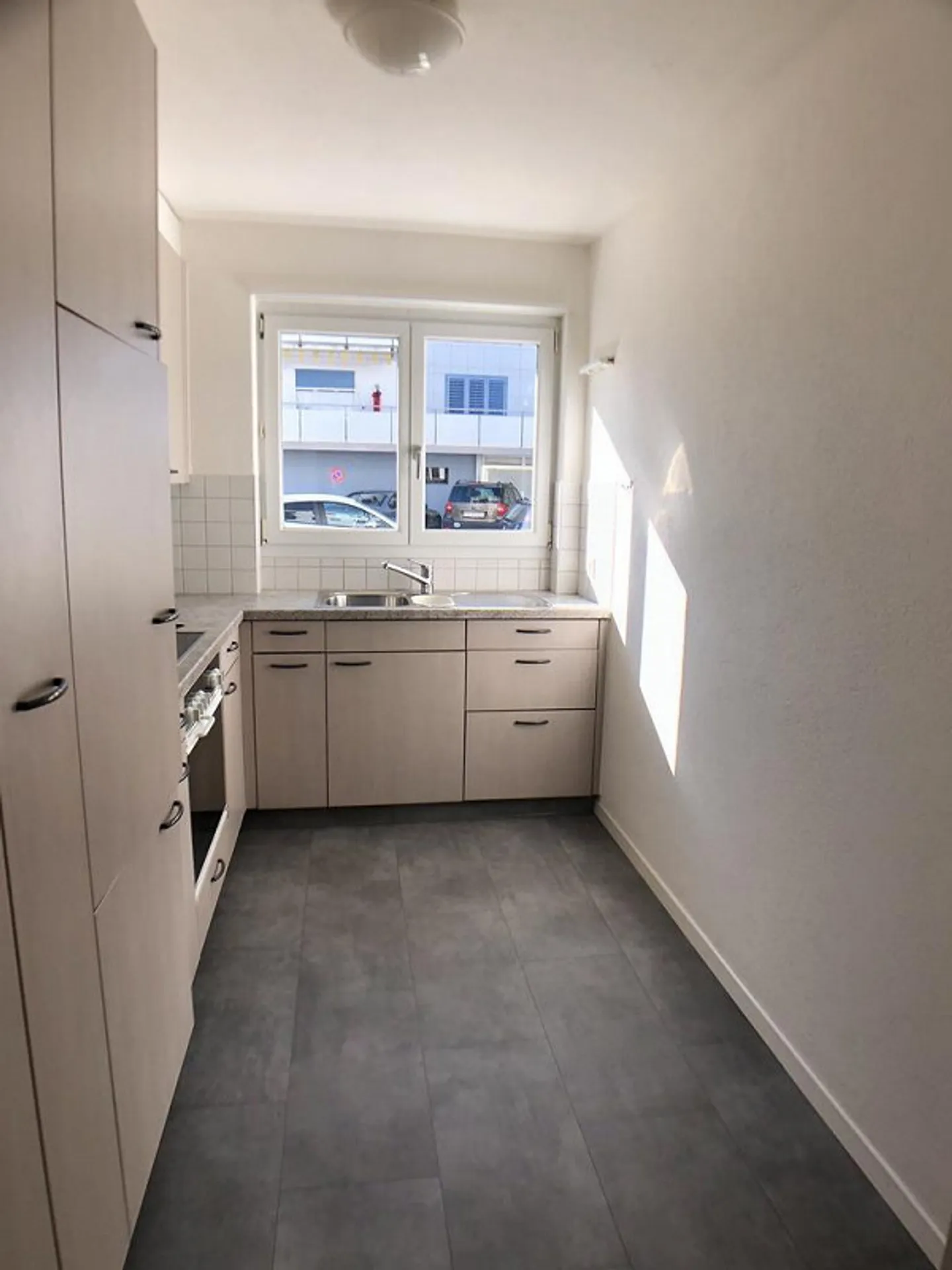 Helle Wohnung mit Balkon - Foto 2 von 9