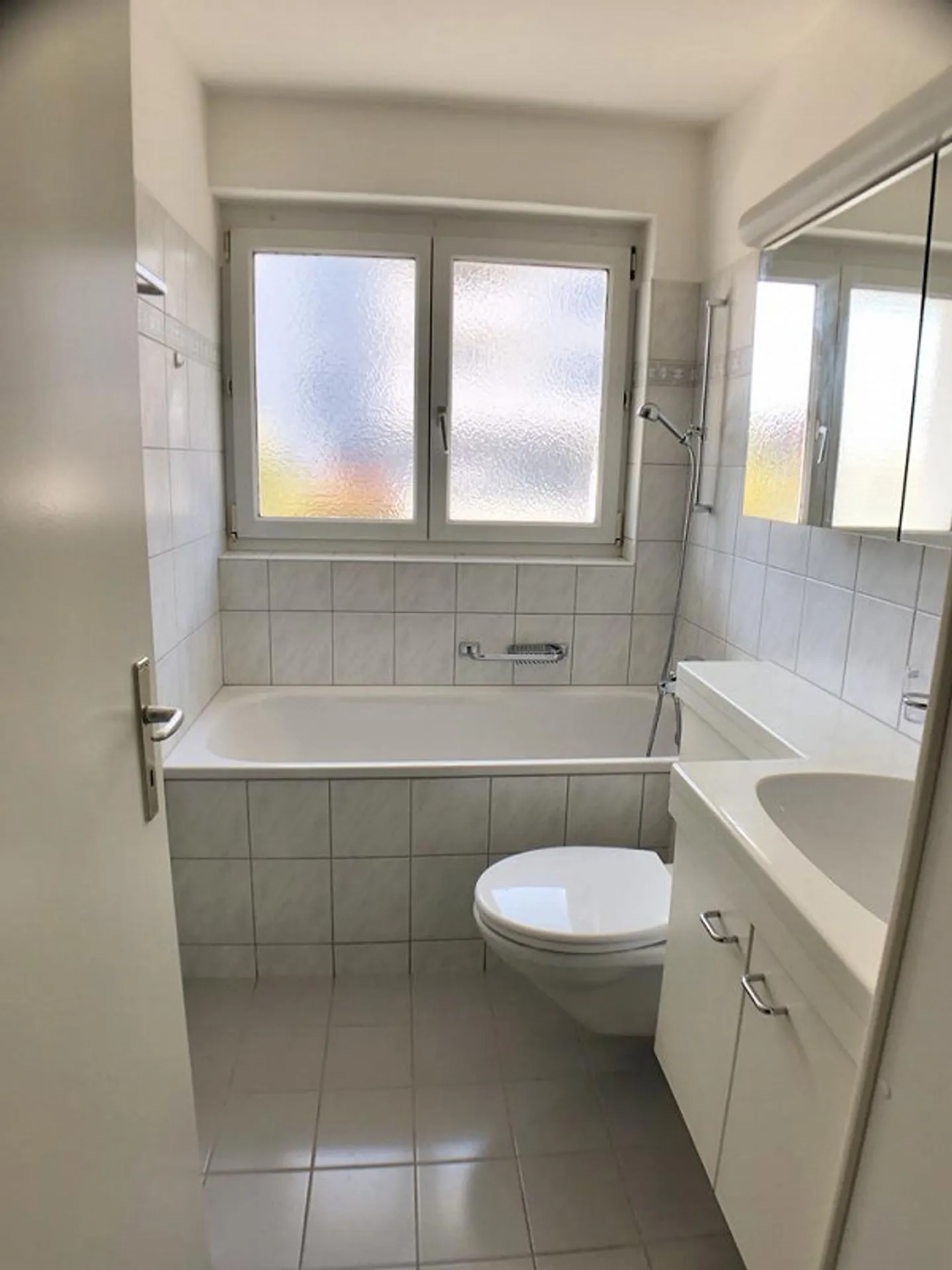 Helle Wohnung mit Balkon - Foto 3 von 9