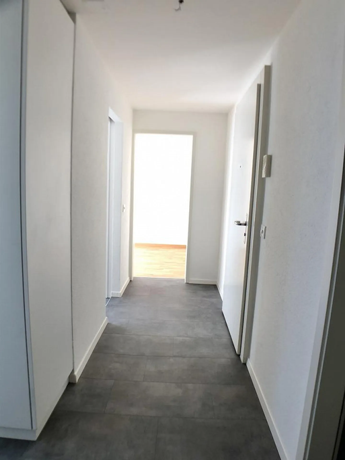 Helle Wohnung mit Balkon - Foto 6 von 9