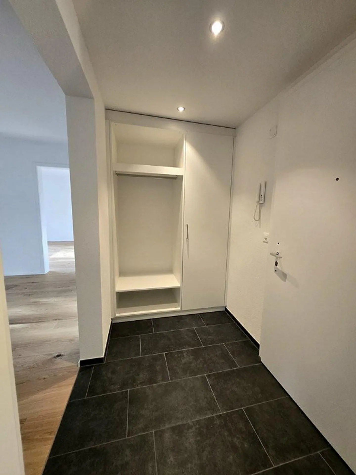 Freshly renovated 2.5-room apartment for rent in Wankdorf - Photo 2 of 8