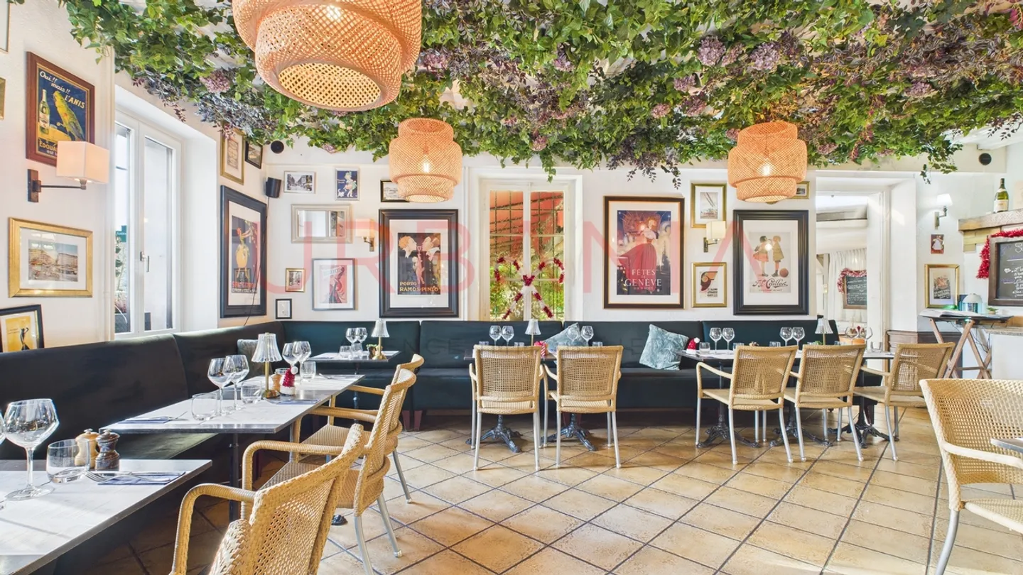 Mixed-use building - Photo 1 of 7