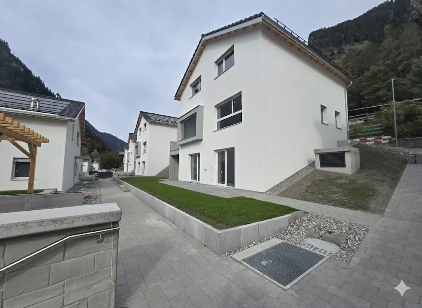 Casa unifamiliare moderna di 6,5 stanze con grande terrazza a Rothenbrunnen - Foto 1 di 13