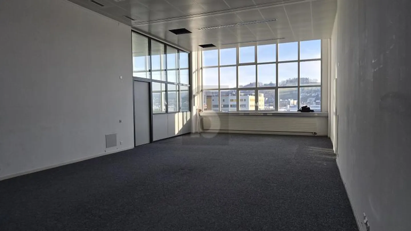 ILLUMINATO IN UNA POSIZIONE ECCELLENTE - Foto 2 di 6