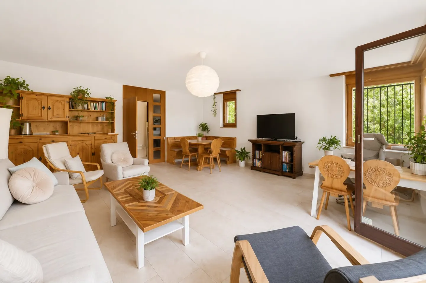 Charmantes Einfamilienhaus in Zürich - Foto 3 von 17