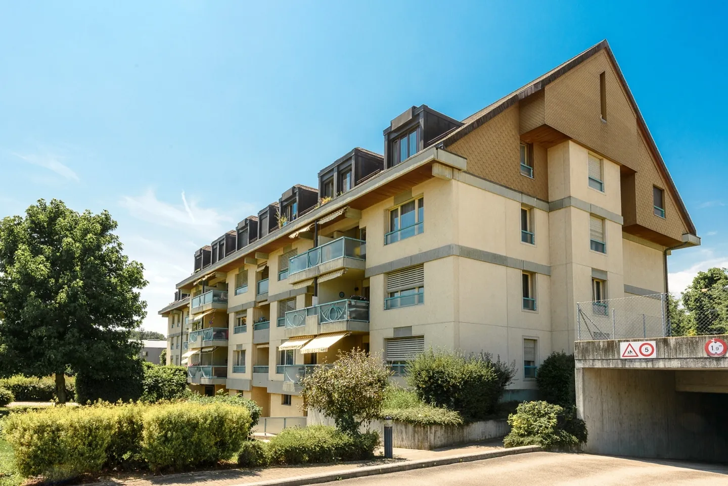 Accommodation in a green neighborhood - Photo 1 of 4