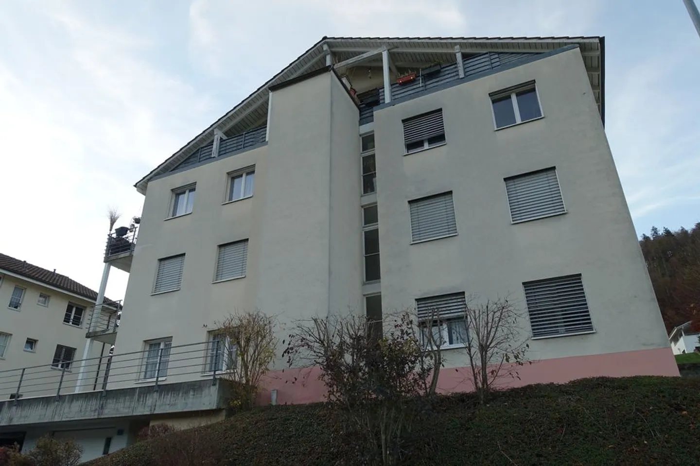 Short - 4.5-room apartment with balcony and garage - Photo 10 of 10