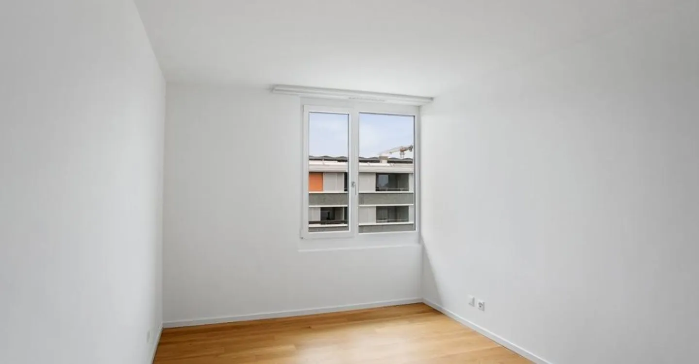 Are you looking for a place to live with parking? - Photo 7 of 11